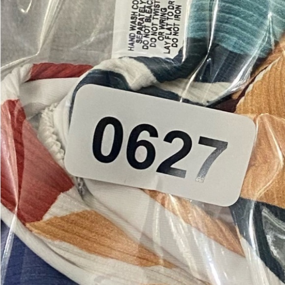 New! Vitamin A Demi underwire bikini top Cypress Tropical Print 10627 - Picture 7 of 7